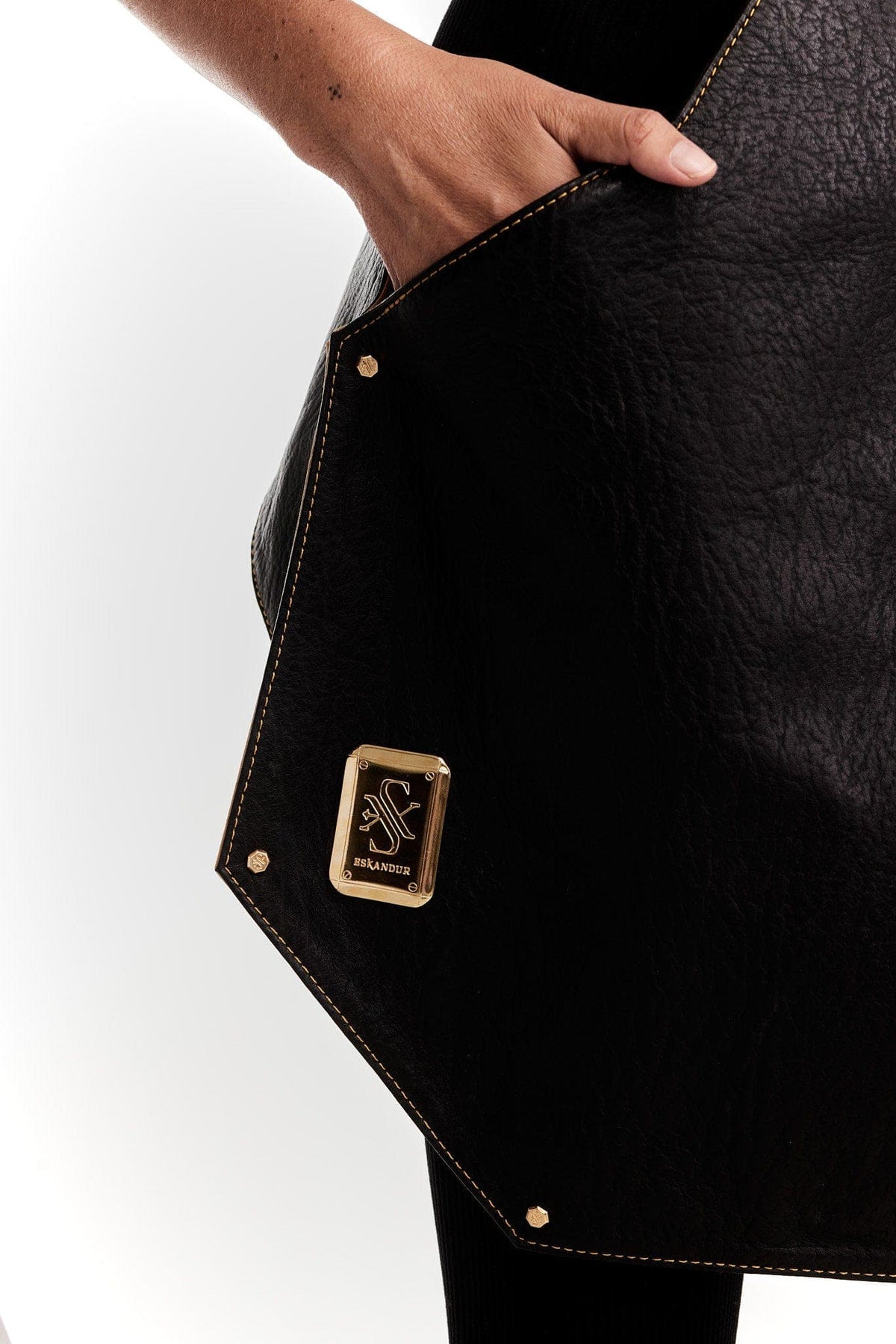 Eskandur women&#39;s black leather luxury premium apron zoom on right hand in the pocket gold logo plate black clothes