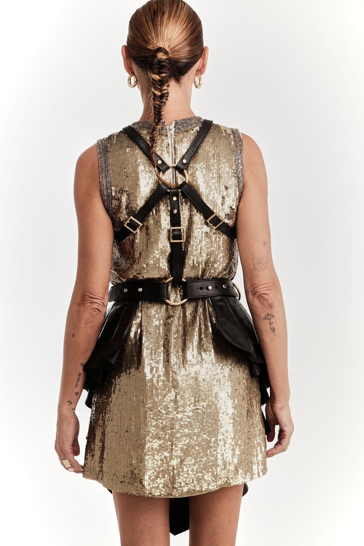 Eskandur women&#39;s black leather luxury premium apron back view blond haired mannequin with gold color dress