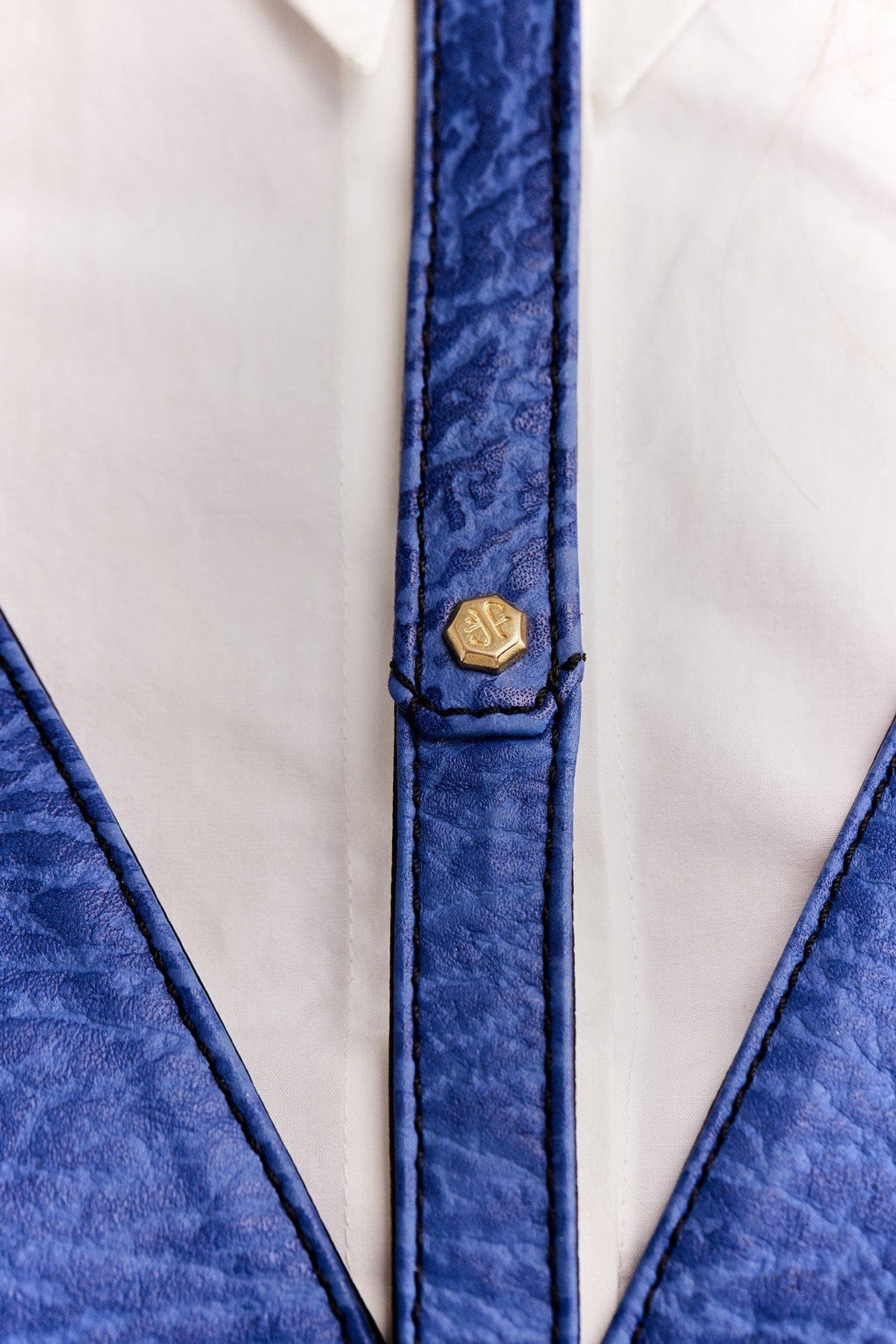 Eskandur women&#39;s blue leather luxury premium apron zoom on blue assembly straps with gold rivet