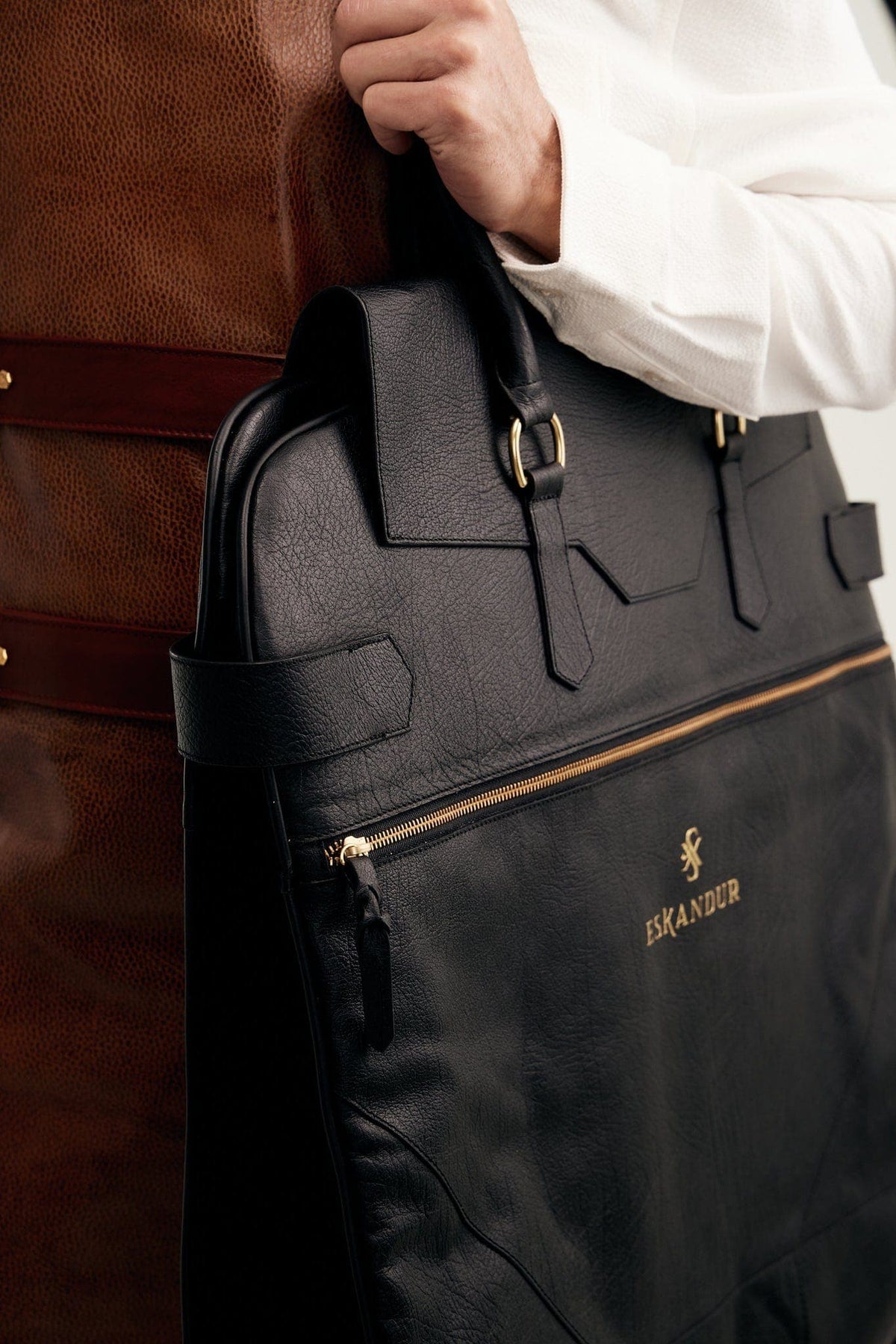 Eskandur luxury garment bag on shoulder  black leather 