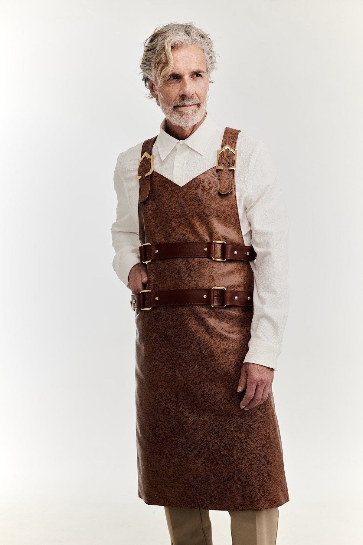 Eskandur men&#39;s brown leather luxury premium apron white shirt grey haired mannequin rihgt hand in pocket
